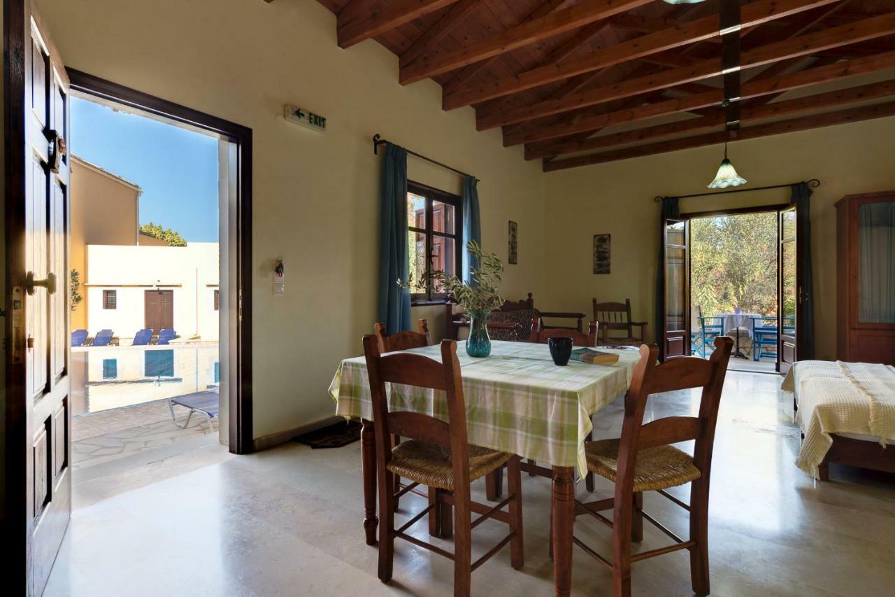 Aparthotel Iliopetra à Douliana Extérieur photo
