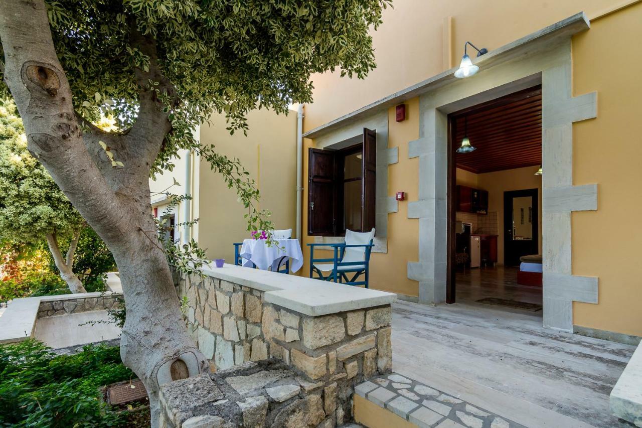 Aparthotel Iliopetra à Douliana Extérieur photo