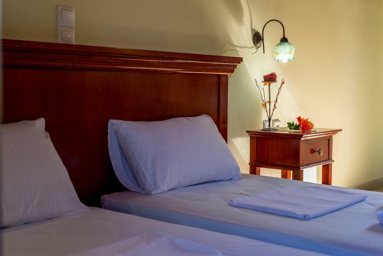 Aparthotel Iliopetra à Douliana Extérieur photo
