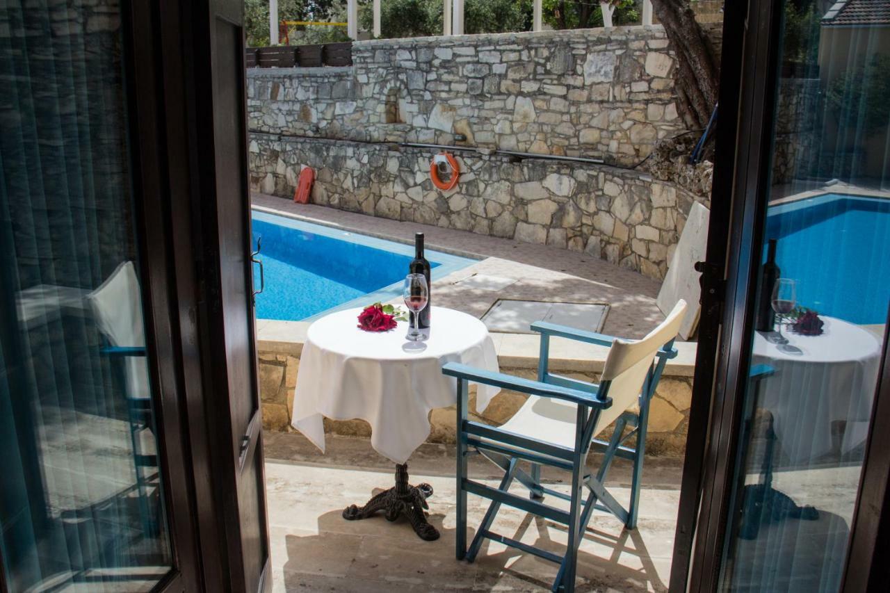 Aparthotel Iliopetra à Douliana Extérieur photo